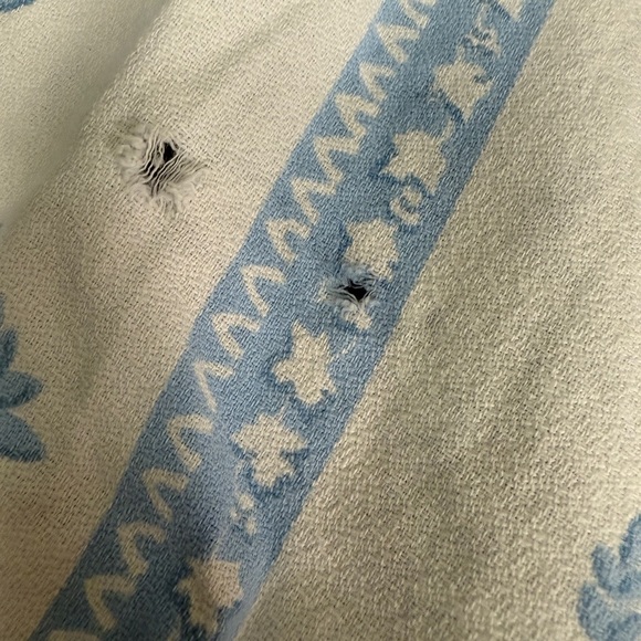 Vintage Tablecloth 58" X 50" in Blue and White Cotton Tea Pot Tablecloth SM FLWS - Picture 9 of 10